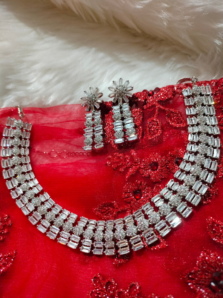 Choker necklace on sale white stone