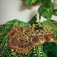 N05004_ Grand classic matte gold polished temple jewelry choker style crafted gold plated necklace set embellished with stones .