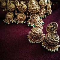 N05002_ Grand classic matte gold polished temple jewelry choker style crafted gold plated necklace set embellished with stones .