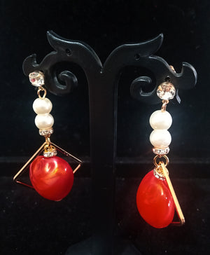 Tantalizing non-precious Earring made with utmost love and care !