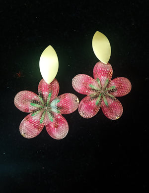 Tantalizing non-precious Earring made with utmost love and care !