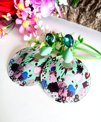 E0445_Classy disc shaped earring with colorful patters with a touch of stones (medium size).