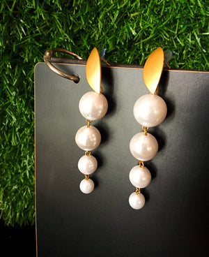 E0479_Trendy pearl drop earring(medium size hanging)