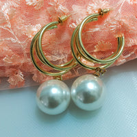 E0347_Classy pearl drop earring (medium size ear drop hangings).