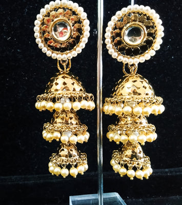 Tantalizing non-precious Earring made with utmost love and care !