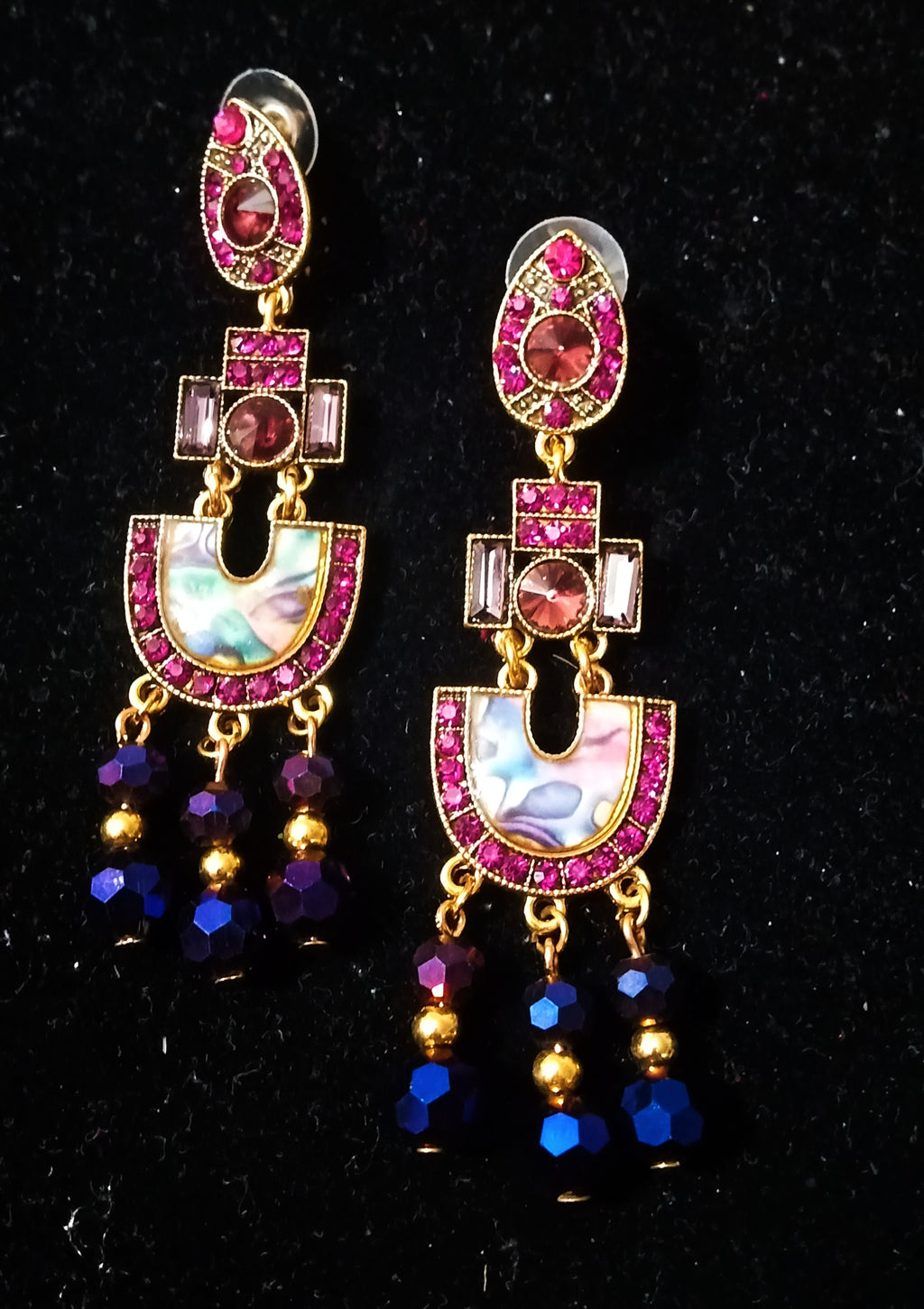 Stand-out dangler with non-precious metal base studded with trendy silk threads