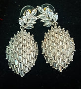 Sparkling Silver based earring with careful stitching of American Diamond