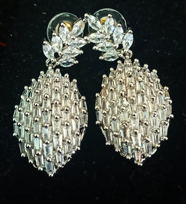 Sparkling Silver based earring with careful stitching of American Diamond