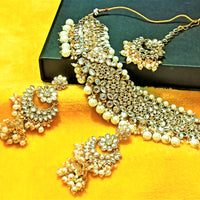 N061_Classy Kundan Necklace with delicate Kundan work and pearls.