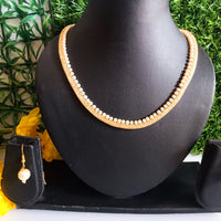 N0113_ Gorgeous necklace set with a touch of stones and pearls.