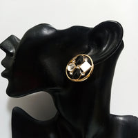 E0358_Classy stud earrings studded with black stones.