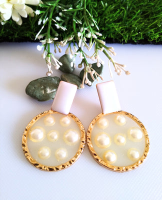 E0415_Classy pearl embossed earring (ear drop hanging).
