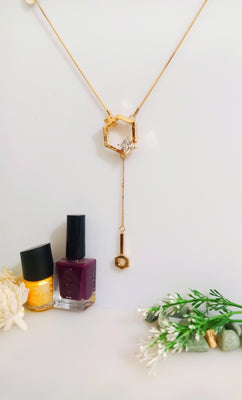 N0171_Gorgeous Glossy metal base necklace with a touch of stones.