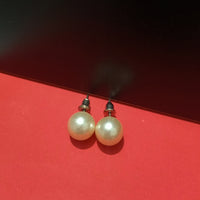 E0798_Lovely simple pearl studs.
