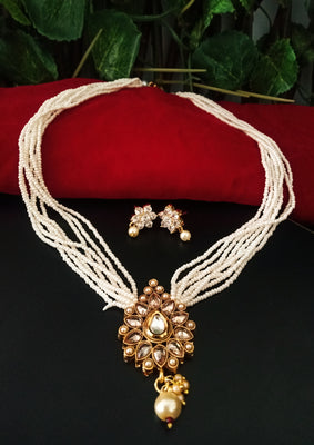 N016_Gorgeous white bead haar studded with semi precious stones.