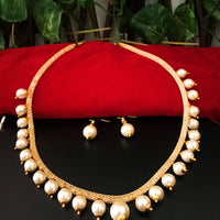 N0111_ Gorgeous necklace set with a touch of stones and pearls.