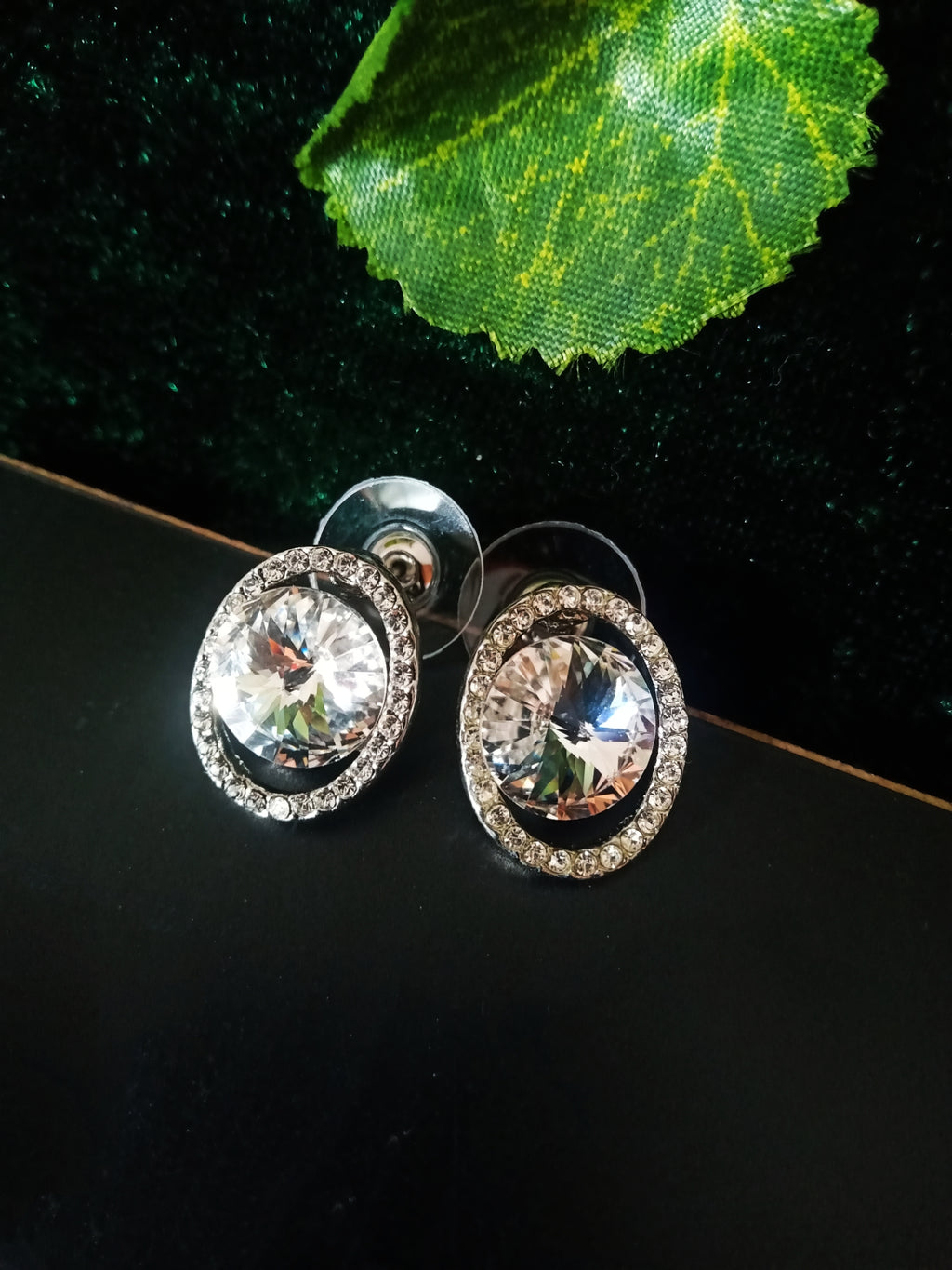 E0557_ Dazzling over sized bright stone studs.