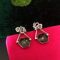 E0555_ Dazzling stone studded earring with geometric shape (medium size)