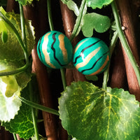 E0554_ Beautiful studs with colorful patterns.