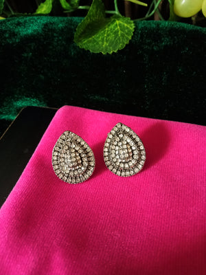 E0565_ Lovely tear drop shaped studs embellished with stones.