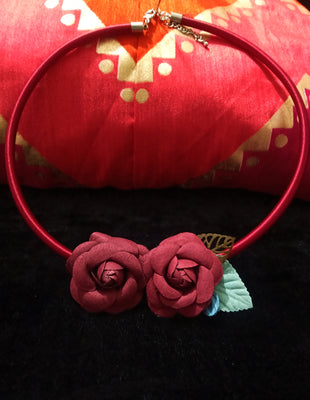 N0255_Trendy Crafted Rose flower necklace with touch of leaves and delicate designs.