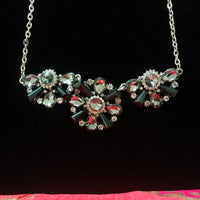N0257_1 Trendy Crafted dazzling stone work necklace with a touch of lovely stones on the pendant.