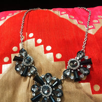 N0257_1 Trendy Crafted dazzling stone work necklace with a touch of lovely stones on the pendant.