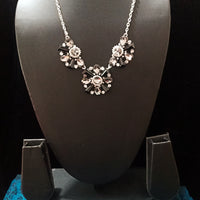 N0257_1 Trendy Crafted dazzling stone work necklace with a touch of lovely stones on the pendant.