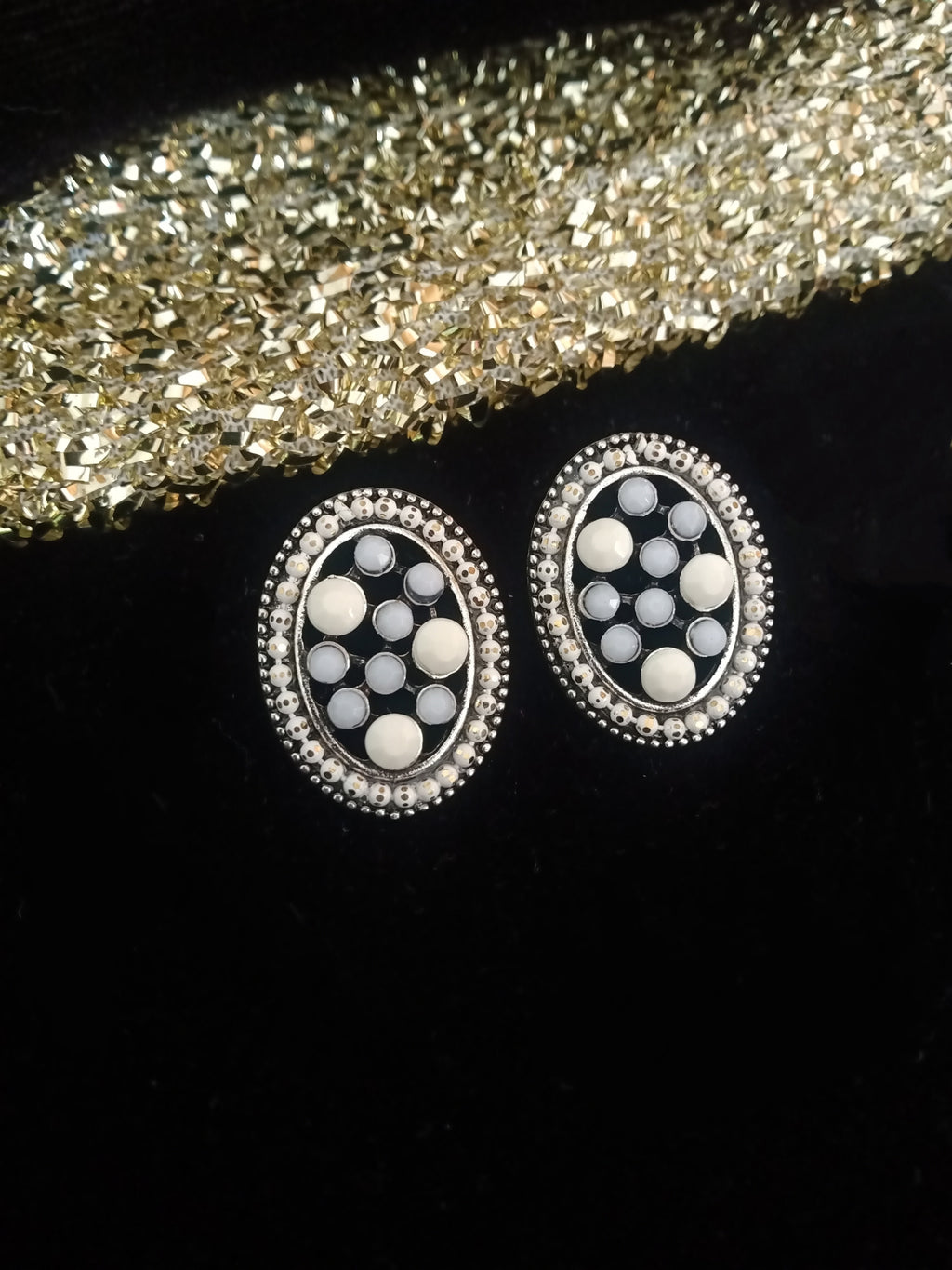 E0575_Classy oval shaped studs with a touch of stones.