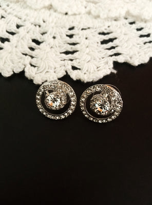 E0589_Lovely circular shaped studs with a touch of stones.