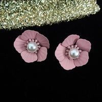 E0592_Lovely flower crafted studs with a touch of pearls.