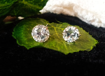 E0596_Elegant crafted dazzling stone studs.