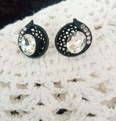 E0597_Elegant crafted studs with delicate work with a touch of stones.