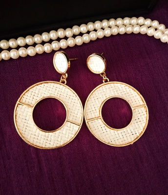 E0658_Classic knitted white earrings with delicate craft work.
