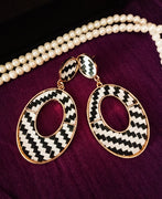 E0660_Classic knitted white & black oval shaped earrings with delicate craft work.