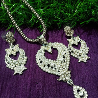 N0275_Gorgeous necklace set with heart shaped pendant embellished with sparkling stones.