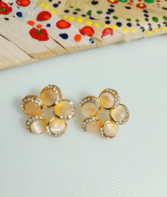 E0810_Lovely flower design studs with a touch of beads and dazzling stones.
