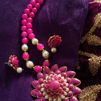 N0303_ Lovely necklace set with flower design pendant with a touch of stones and glossy beads.