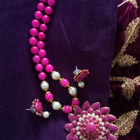 N0303_ Lovely necklace set with flower design pendant with a touch of stones and glossy beads.