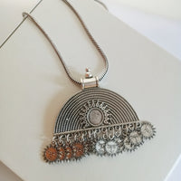 N0340_ Trendy crafted necklace with delicate work with sun design pendants.