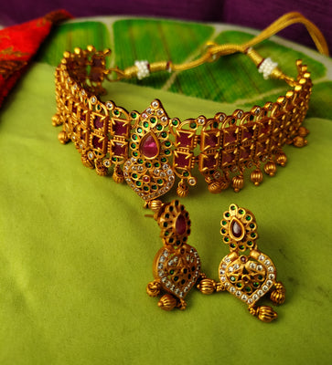 N0395_Gorgeous traditional style Gold plated choker necklace with delicate stone work.