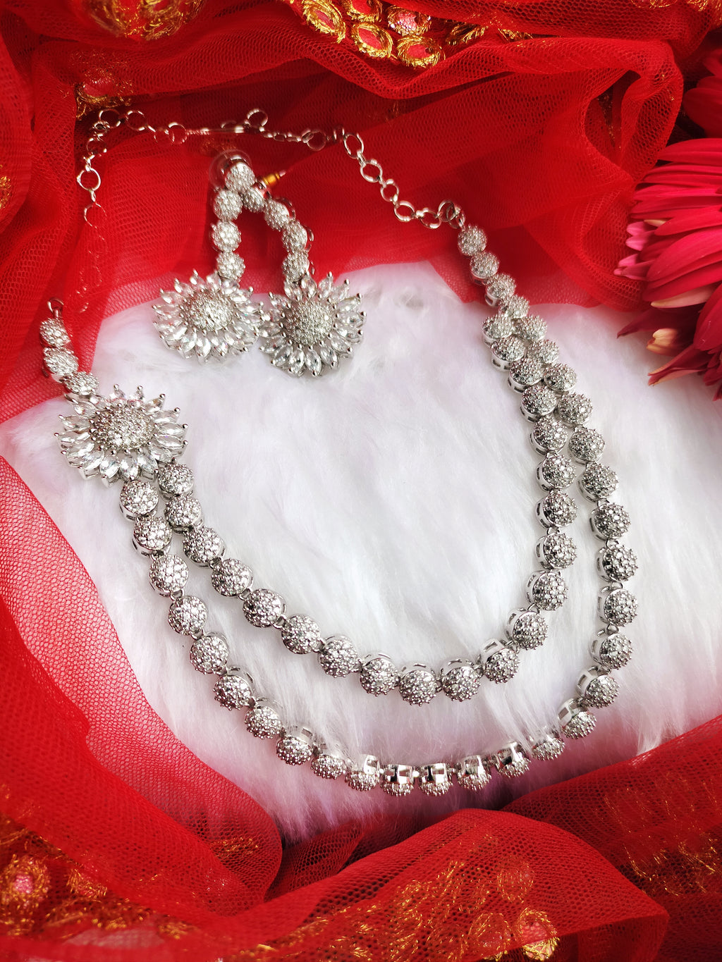 Side shop pendant necklace