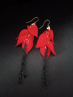 E0706_Trendy crafted red leafy design chain drop earrings with a touch of stones.