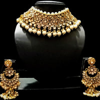 N061_Classy Kundan Necklace with delicate Kundan work and pearls.
