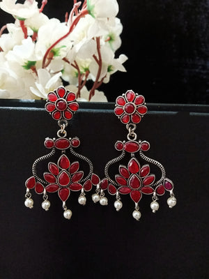 E0794_Classic flower design earrings with a touch of vibrant red stones.